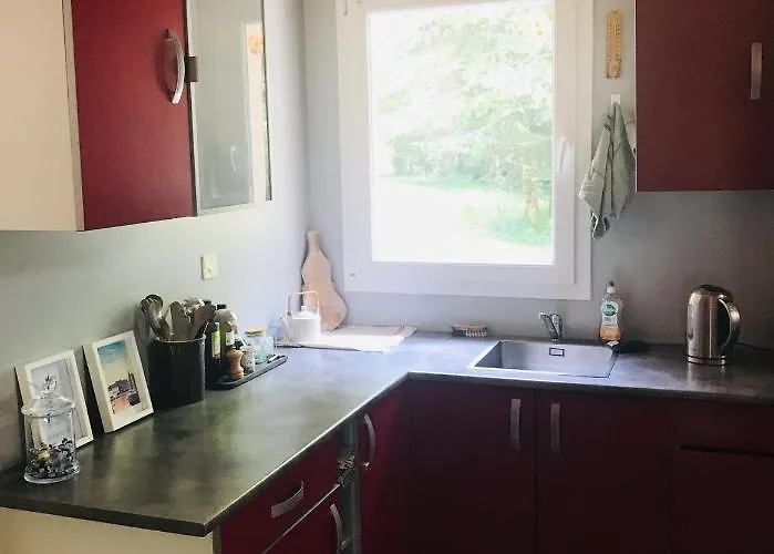 Calme Sur Terrasse - Proche Canal Nantes à Brest Bed & Breakfast